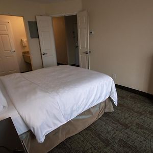 Two-Bedroom Queen Suite